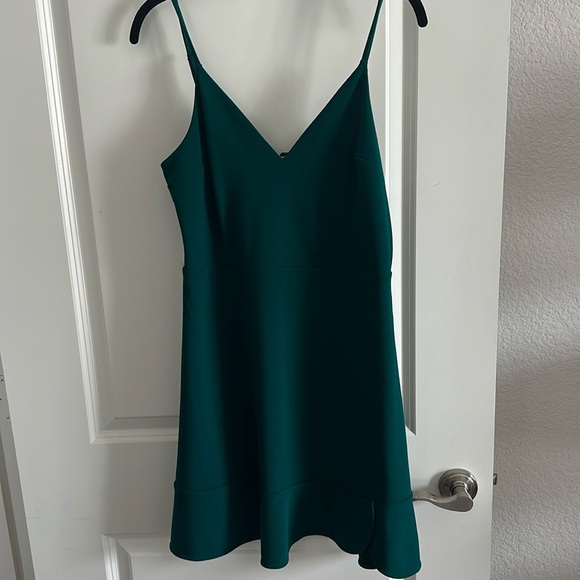 Express - Green dress. Size medium! Excellent condition - Picture 3 of 6